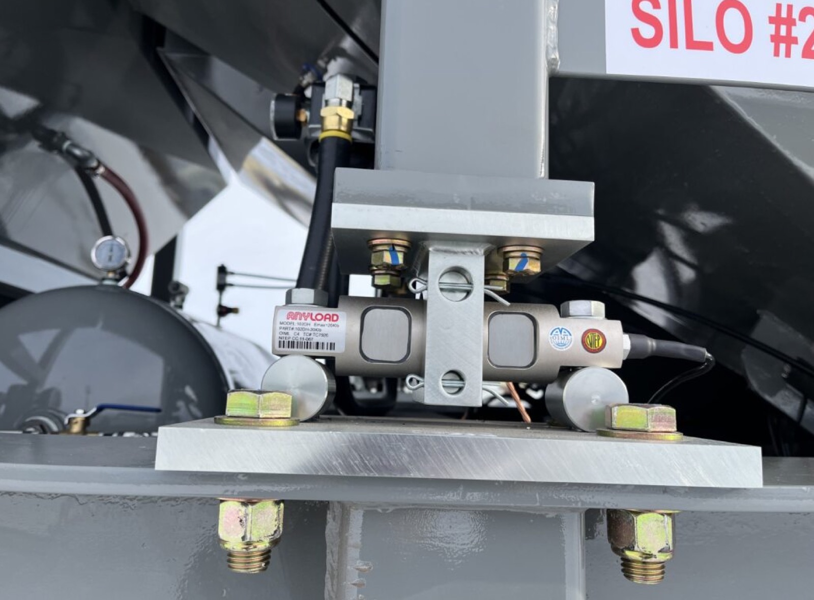 Load cell mounted beneath a silo